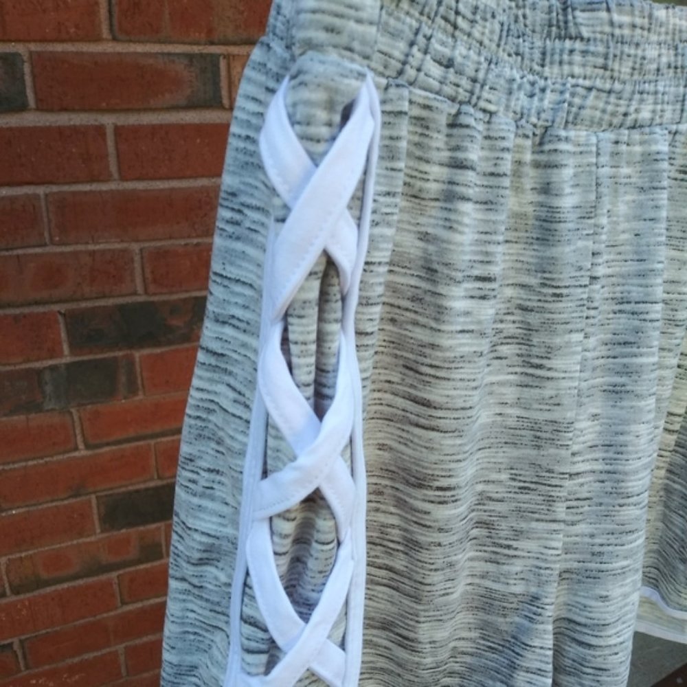 Shosho Maternity Shorts - Picture 2 of 3